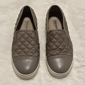 Steve Madden Women's shoes Sz 8 TAUPE Quilted Slip-On